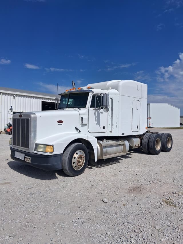 Image of Peterbilt 377 equipment image 1