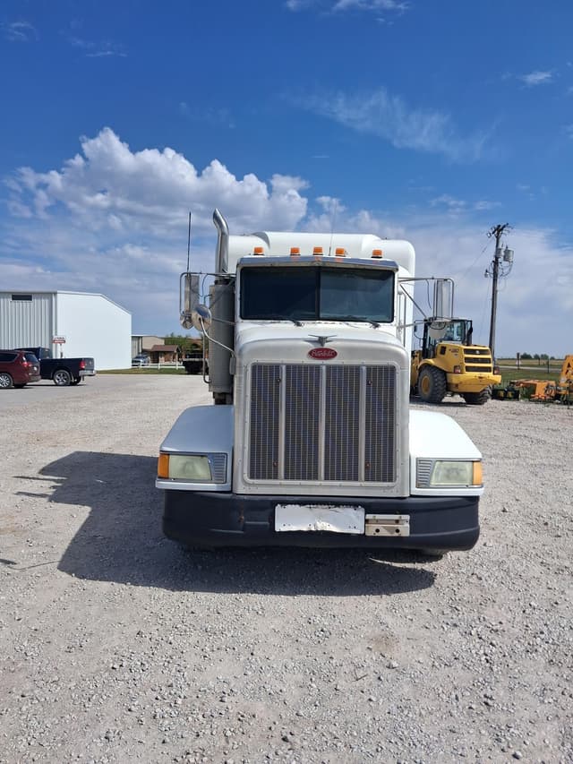 Image of Peterbilt 377 equipment image 3