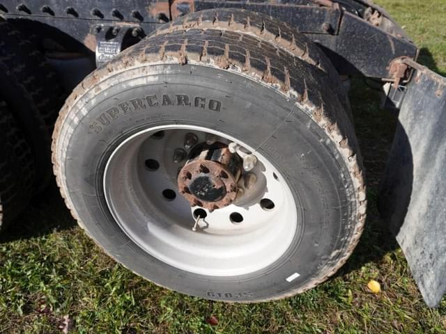 Image of Peterbilt 377 equipment image 3