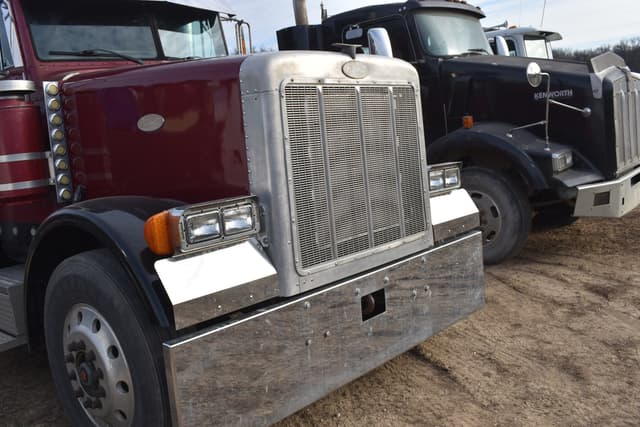 Image of Peterbilt 378 equipment image 3