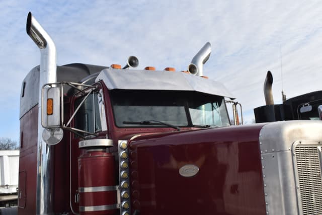 Image of Peterbilt 378 equipment image 4