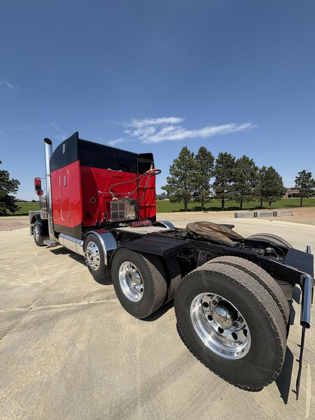 Image of Peterbilt 378 equipment image 3