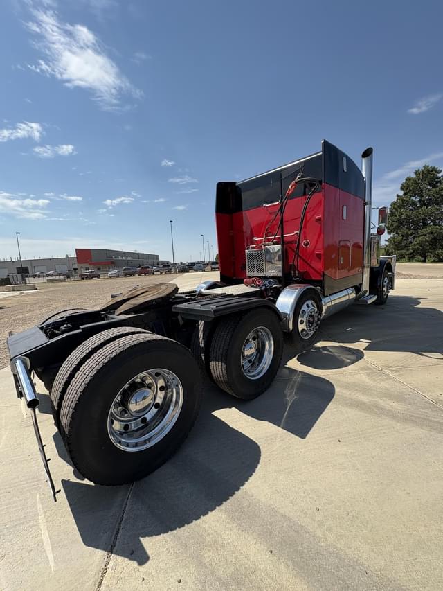 Image of Peterbilt 378 equipment image 4
