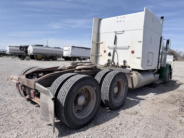 Image of Peterbilt 379 equipment image 4