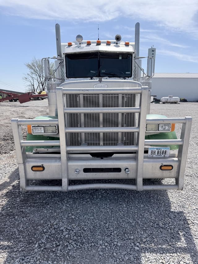 Image of Peterbilt 379 equipment image 2