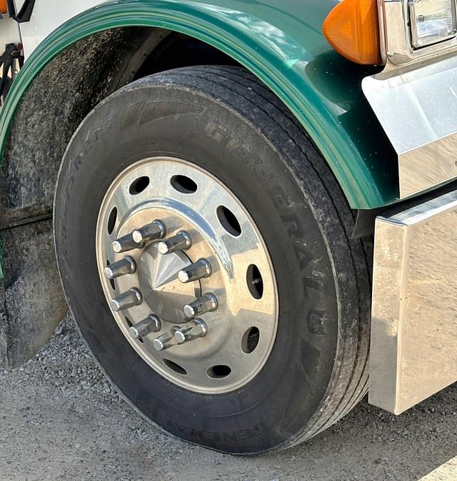 Image of Peterbilt 379 equipment image 3