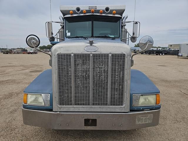 Image of Peterbilt 576 equipment image 2