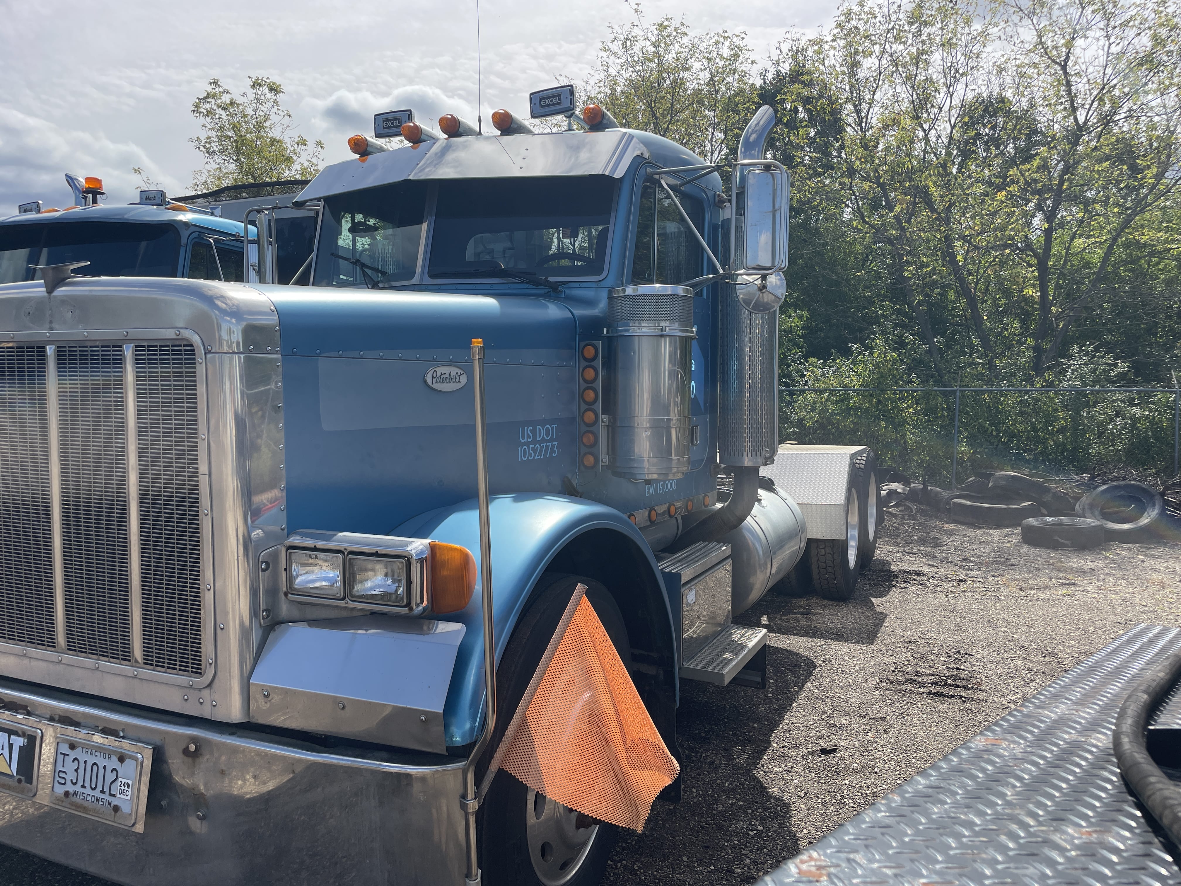 Main image Peterbilt 379