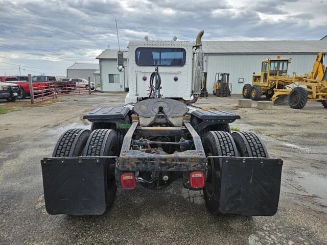 Image of Peterbilt 377 equipment image 3