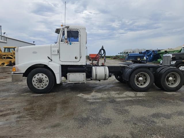 Image of Peterbilt 377 equipment image 1