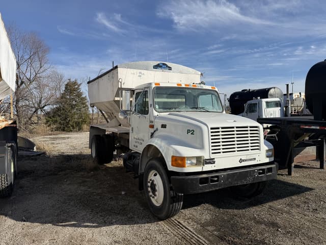 Image of International 4900 equipment image 1