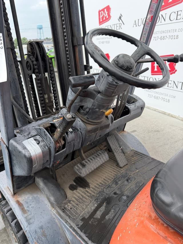 Image of Toyota 52-6FGCU30 equipment image 4