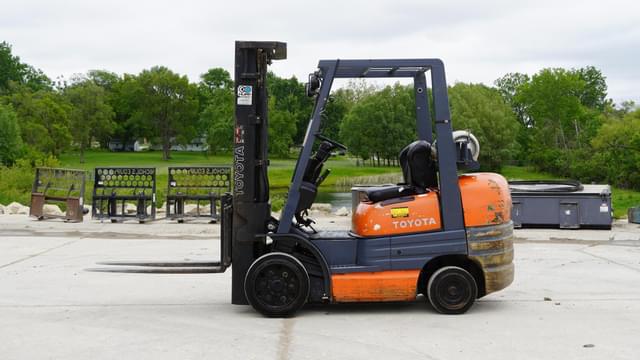 Image of Toyota 426FGCU30 equipment image 1