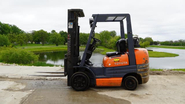 Image of Toyota 426FGCU30 equipment image 3