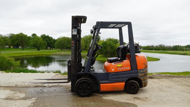 Image of Toyota 426FGCU30 equipment image 2