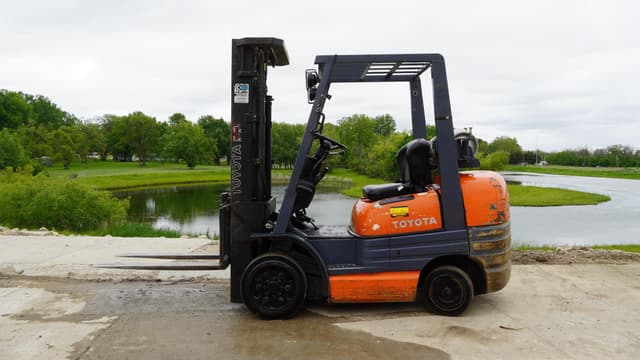 Image of Toyota 426FGCU30 equipment image 2