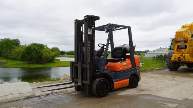 Image of Toyota 426FGCU30 equipment image 4