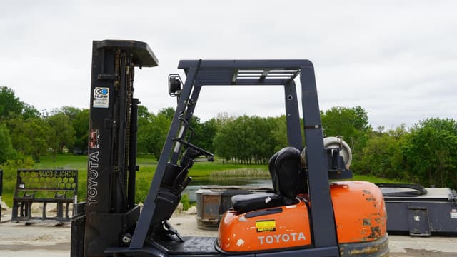 Image of Toyota 426FGCU30 equipment image 4