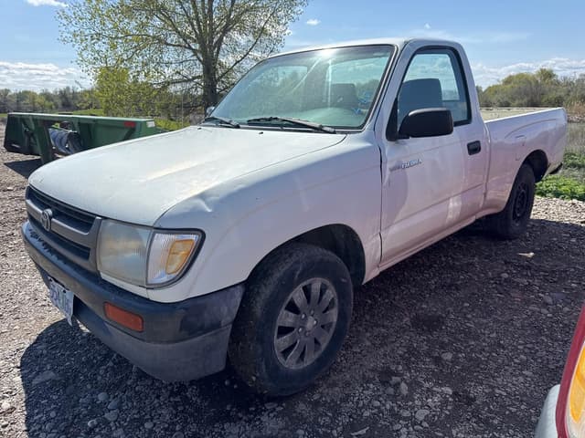 Image of Toyota Tacoma equipment image 3