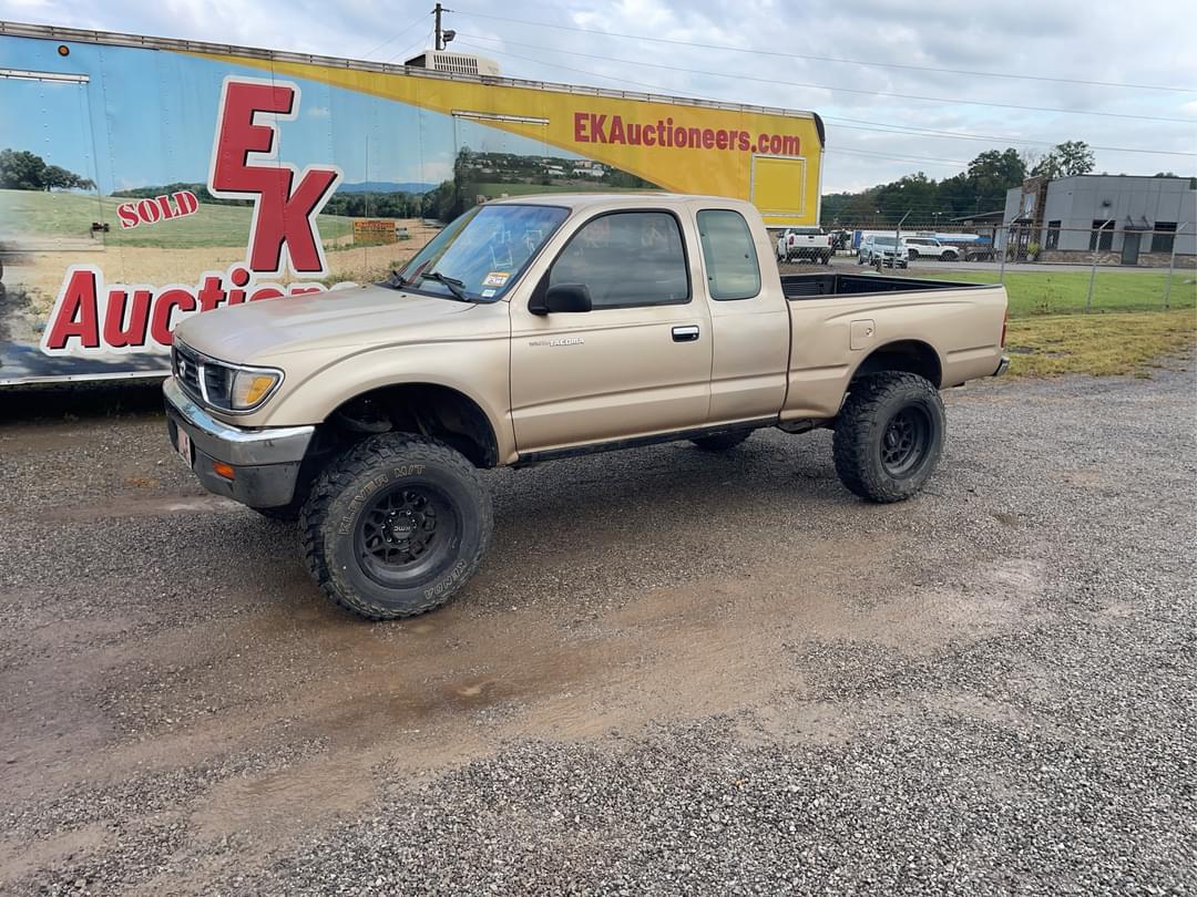 Image of Toyota Tacoma Primary image