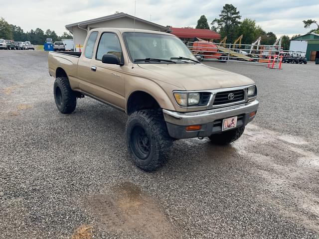 Image of Toyota Tacoma equipment image 2
