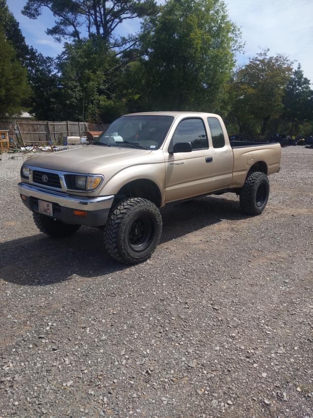 Image of Toyota Tacoma equipment image 3