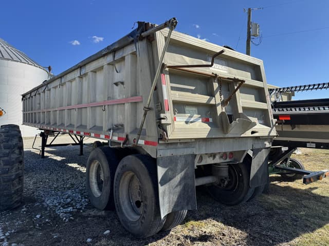 Image of Vantage Dump Trailer equipment image 2