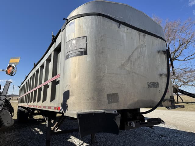 Image of Vantage Dump Trailer equipment image 1