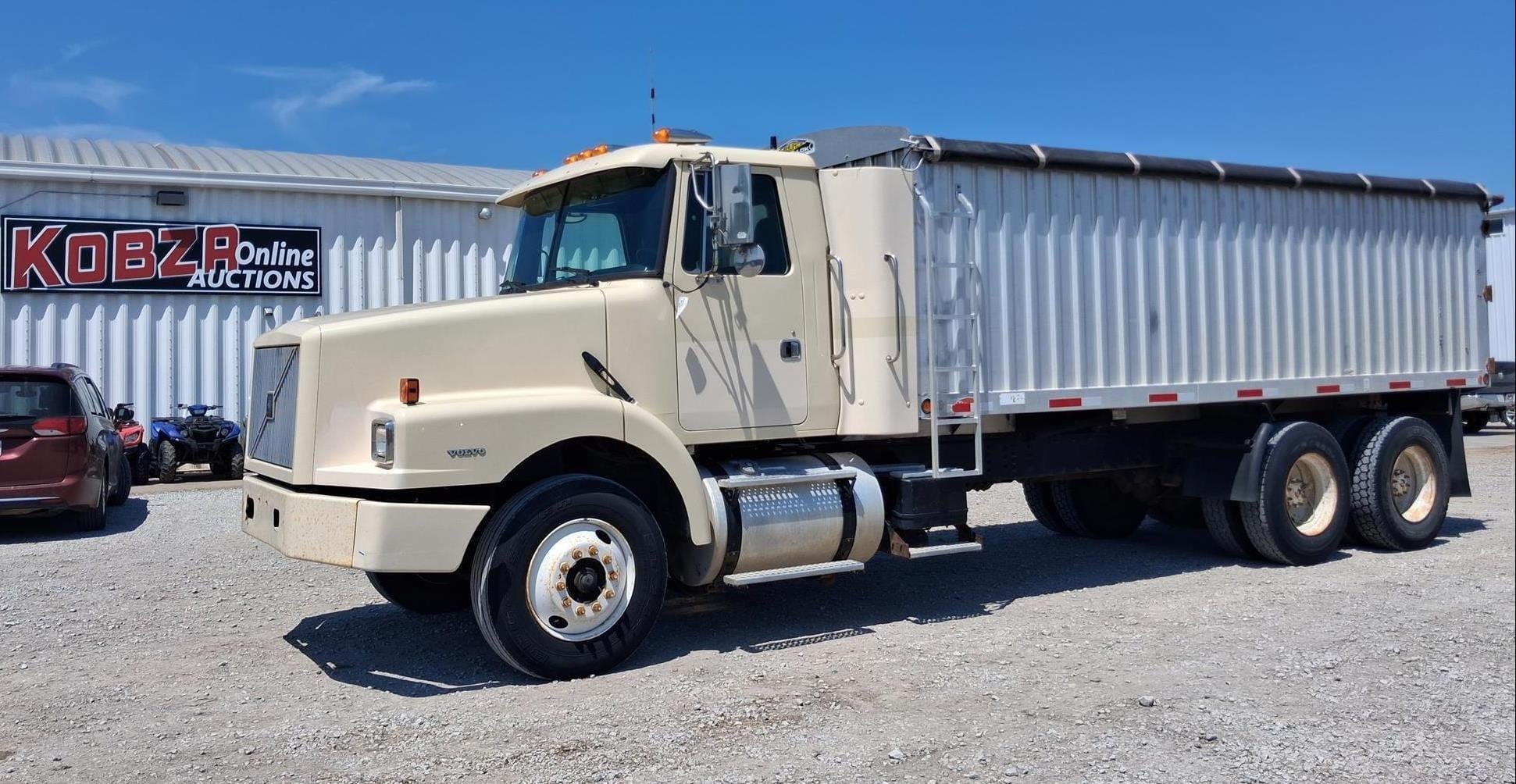 1997 Volvo WG42 Equipment Image0
