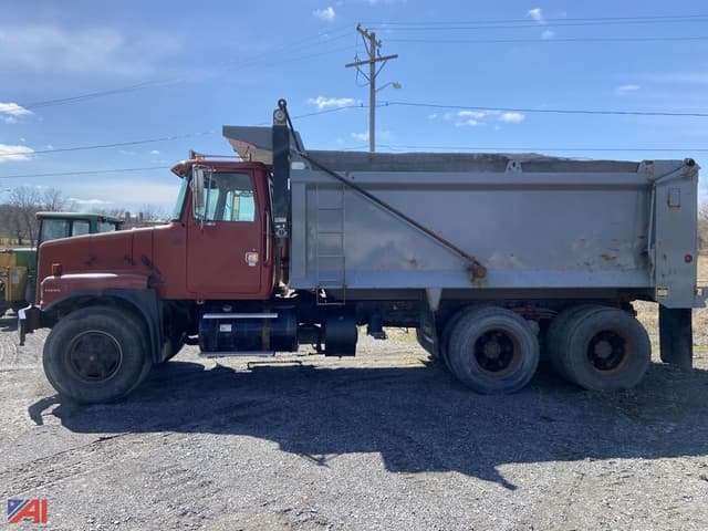 Image of Volvo WG64F equipment image 1