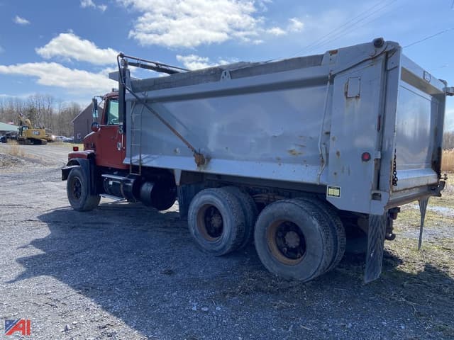 Image of Volvo WG64F equipment image 2