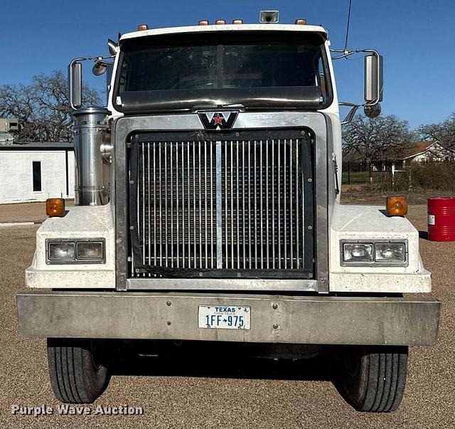 Image of Western Star 4964FX equipment image 1