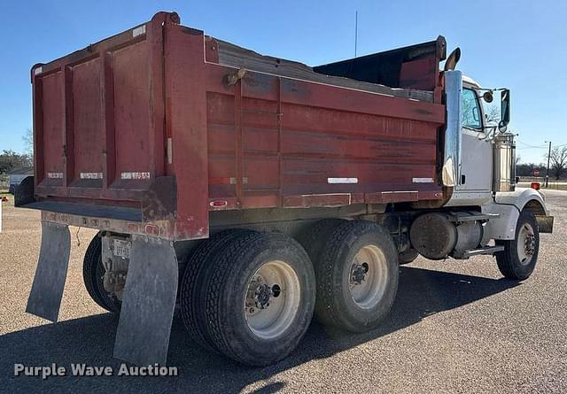 Image of Western Star 4964FX equipment image 4