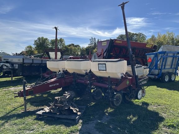 1997 White 6100 Equipment Image0