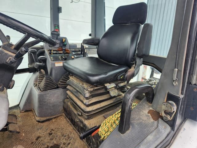 Image of White 6105 equipment image 1