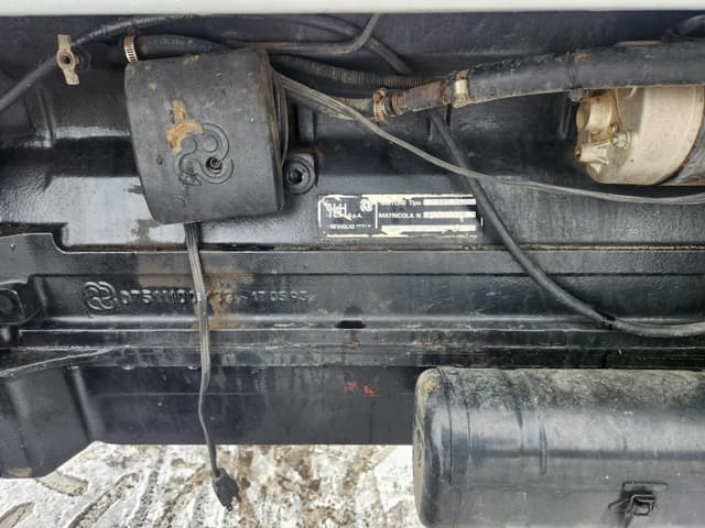 Image of White 6105 equipment image 2