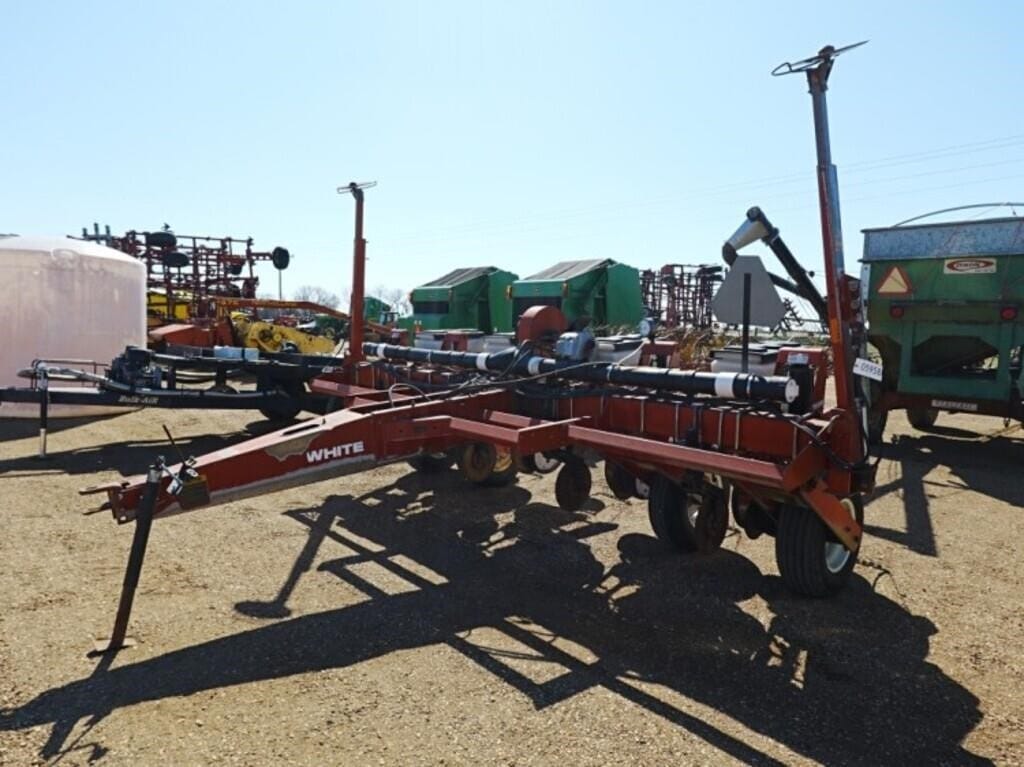 1997 White 6100 Equipment Image0