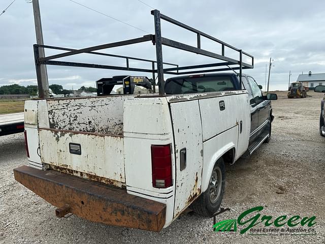 Image of Chevrolet 2500 equipment image 3