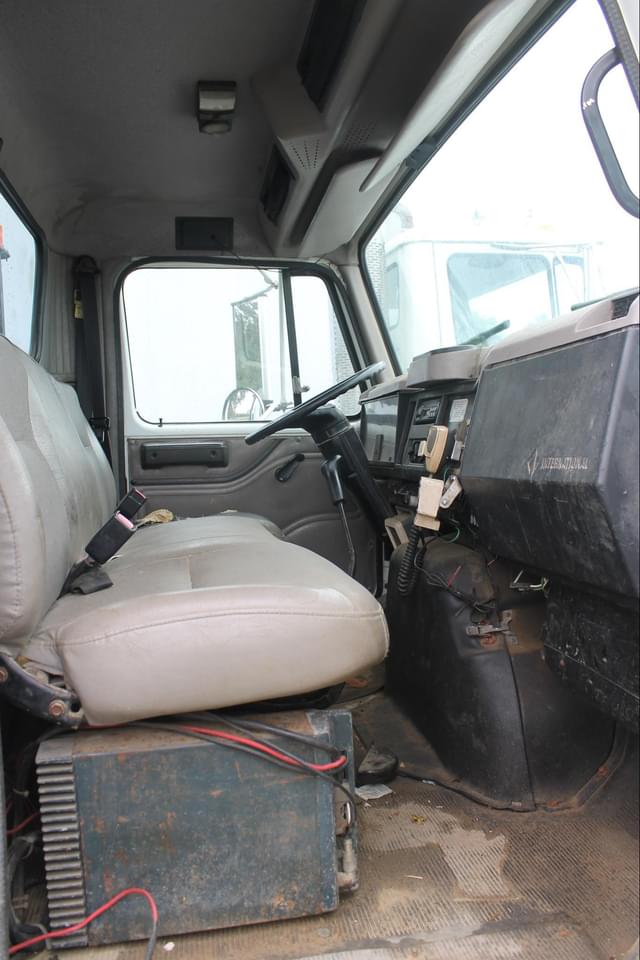 Image of International 4700 equipment image 4