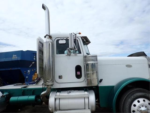 Image of Peterbilt 379 equipment image 4
