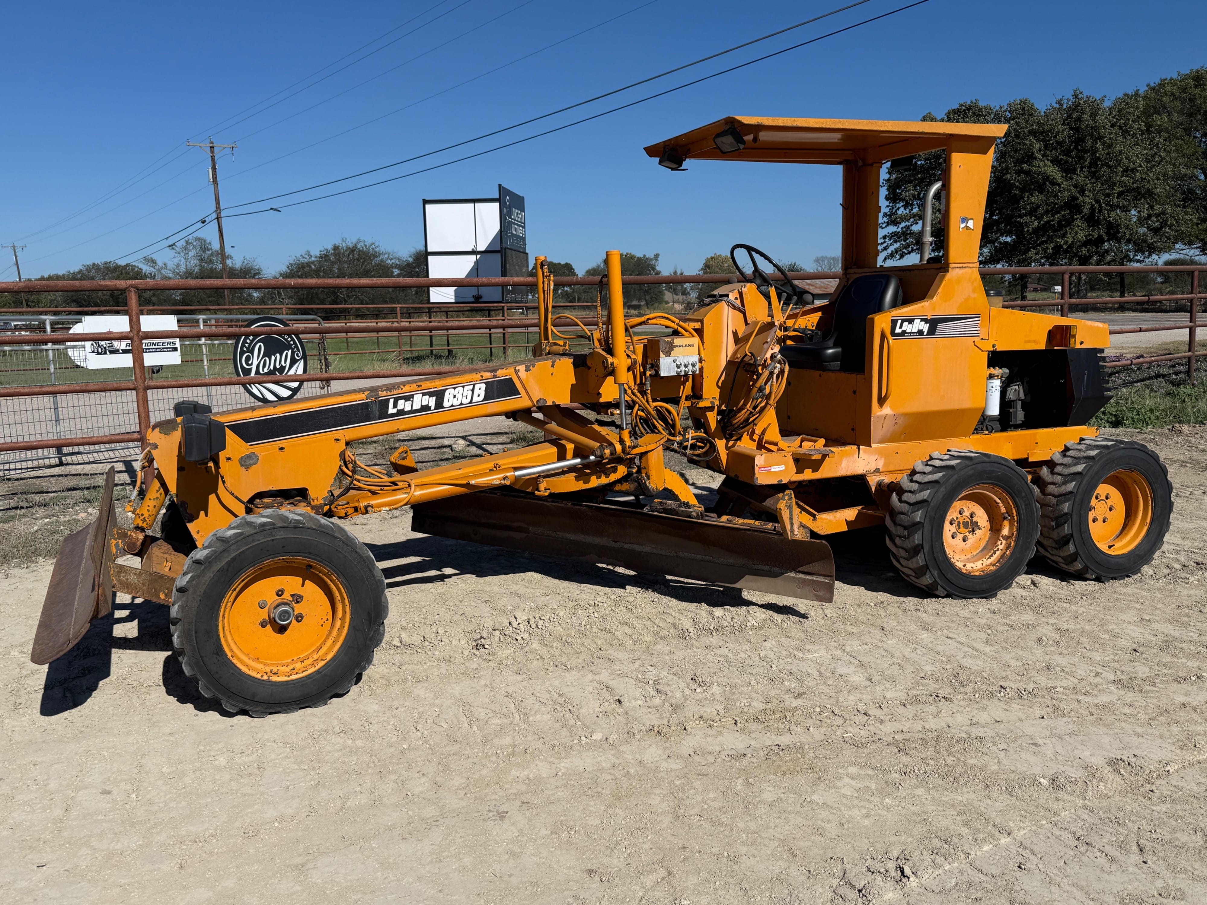 1998 LeeBoy 635B Equipment Image0