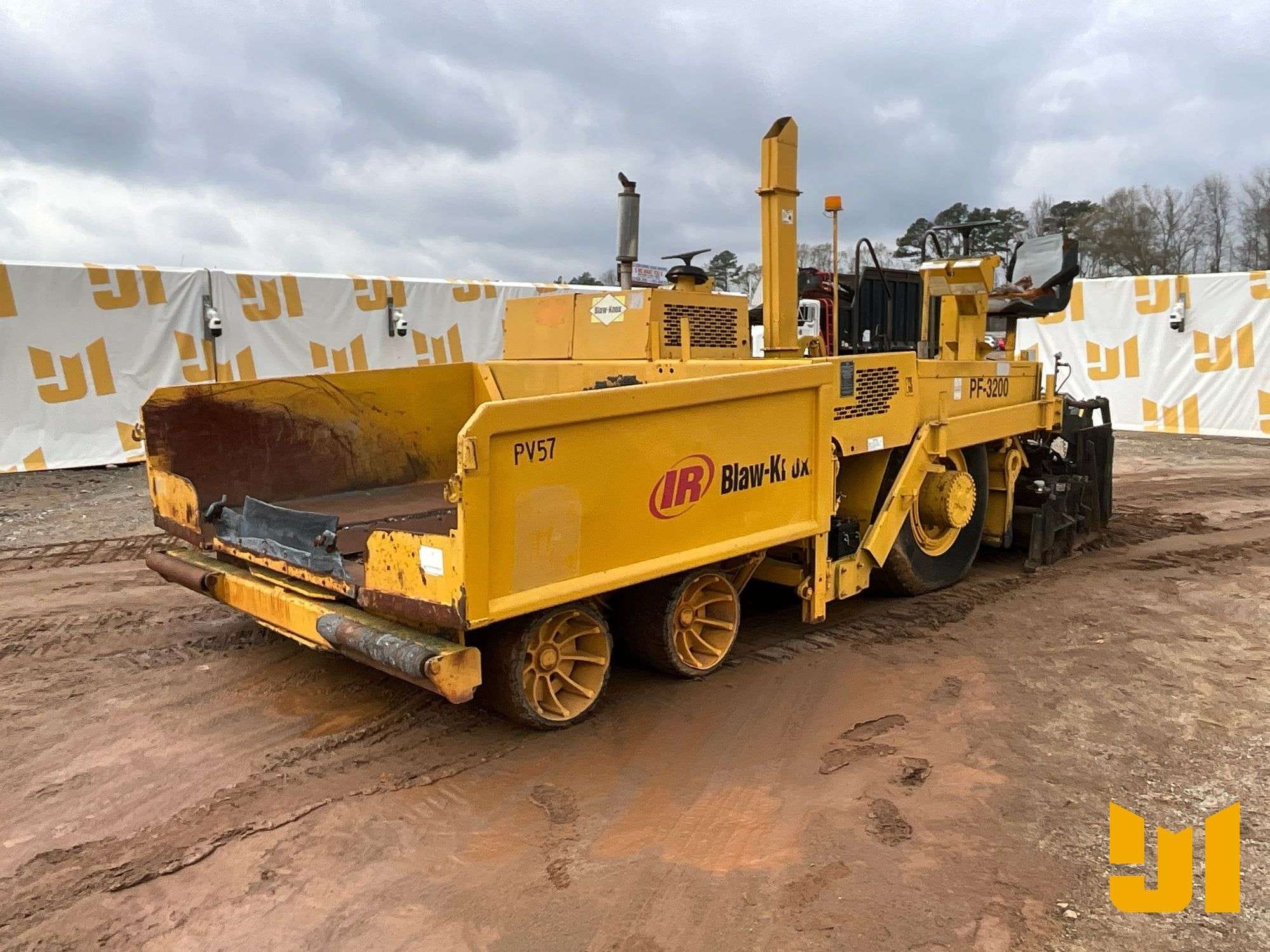 1998 Blaw Knox PF-3200 Equipment Image0