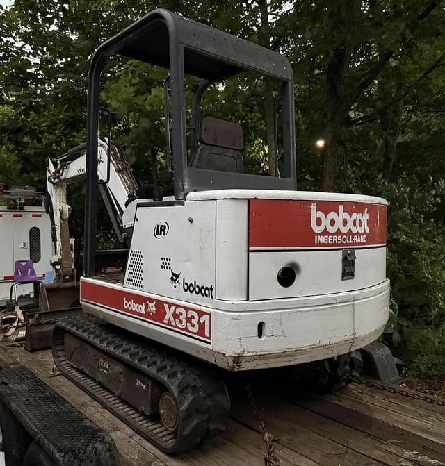 Image of Bobcat X331 equipment image 2