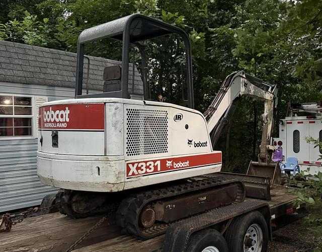 Image of Bobcat X331 equipment image 3