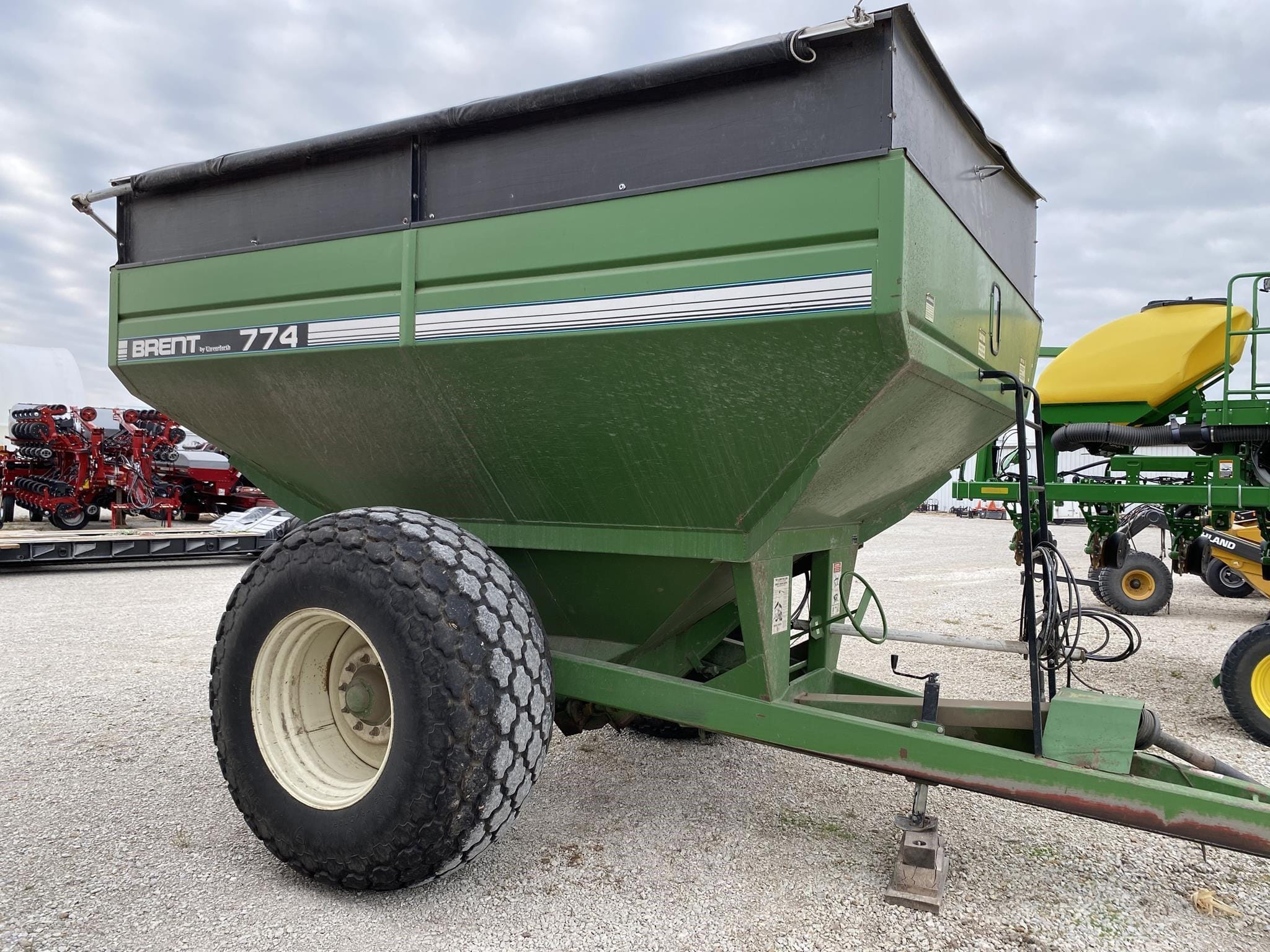 1998 Brent 774 Equipment Image0