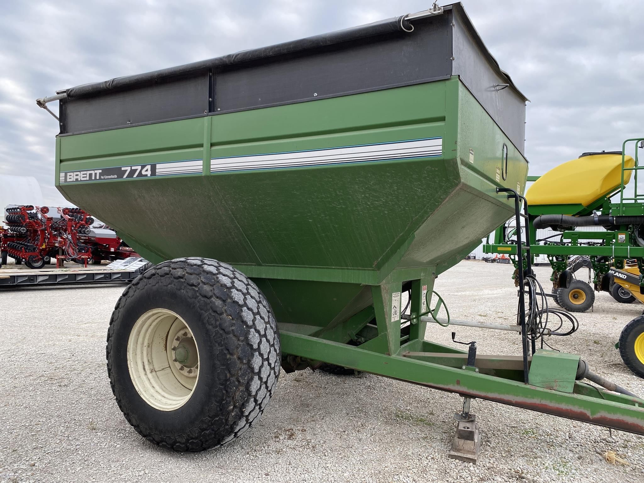 1998 Brent 774 Equipment Image0