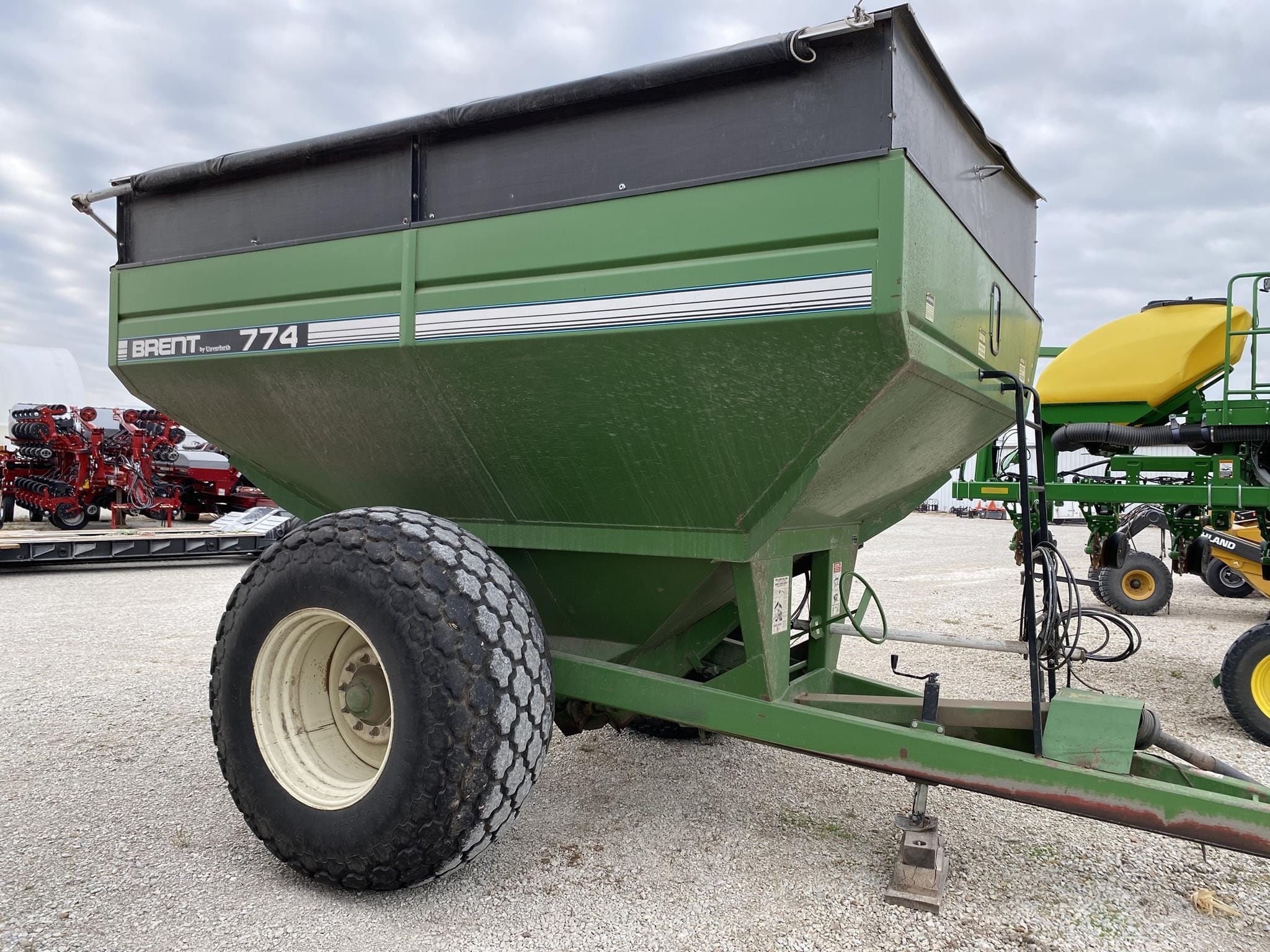 1998 Brent 774 Equipment Image0