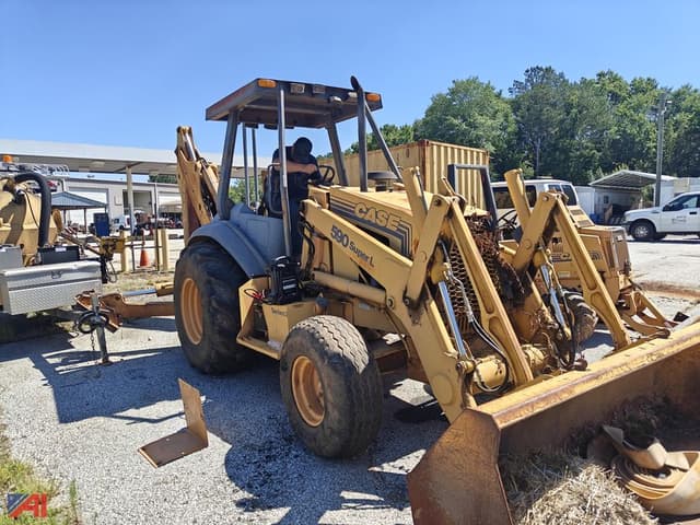 Image of Case 590 Super L equipment image 3