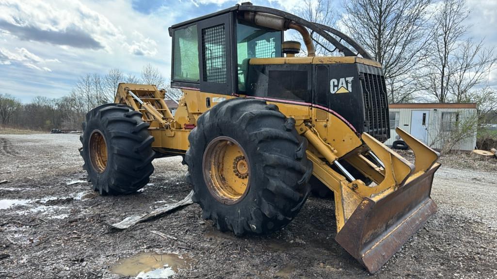Image of Caterpillar 525 Primary image
