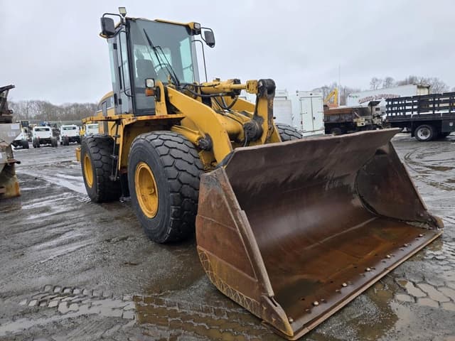 Image of Caterpillar 938G equipment image 3